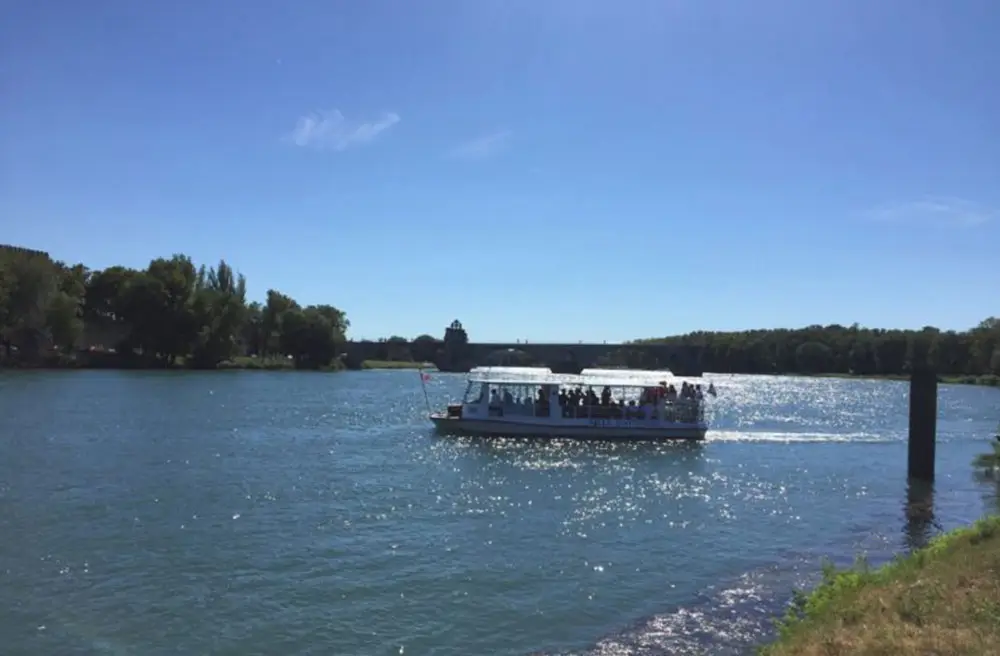 La Navette - Une navette fluviale 100% électrique La Navette - Une navette fluviale
100% électrique